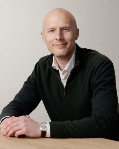 Merge_Group_Anton_1_2400x3000_sRGB_300ppi